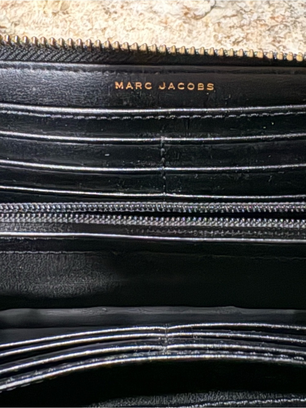 Beautiful Marc Jacobs zip around multi compartment wallet - Picture 5 of 6